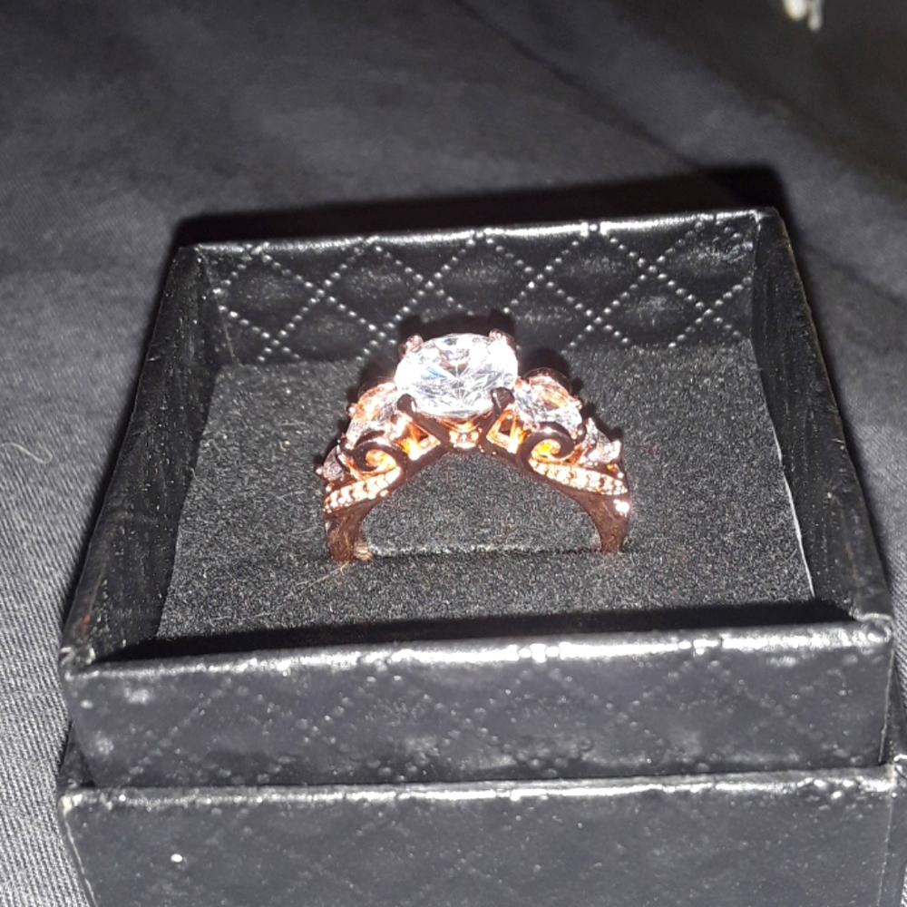 Beautiful rose gold diamond ring. Size 7.